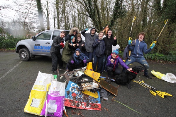 UCM Students at a local clean-up